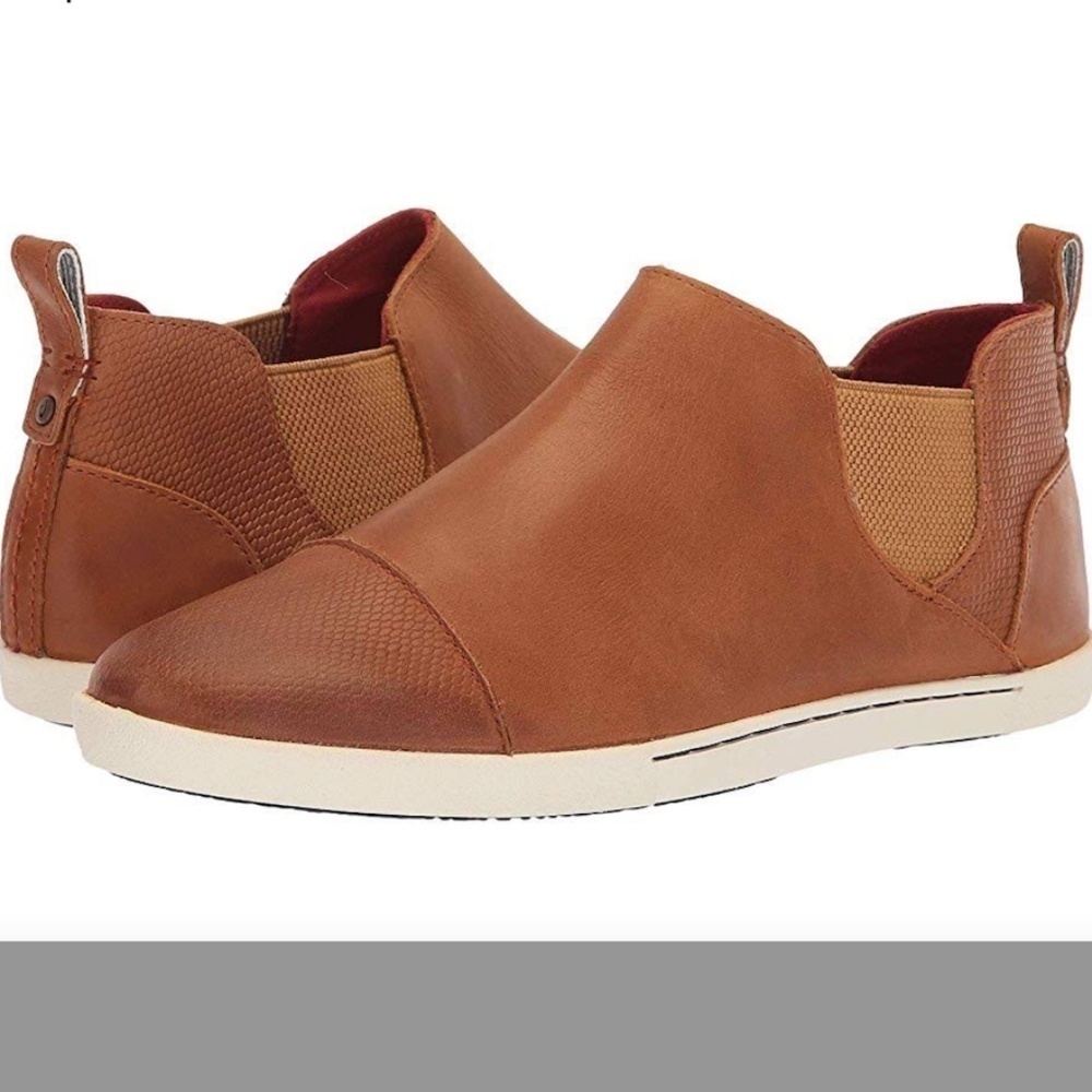 Olukai Waipahe Shoe in Fox 6.5 EUC!